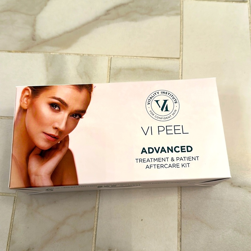 NIB VI PEEL ADVANCED TREATMENT AND PATIENT AFTERCARE KIT.